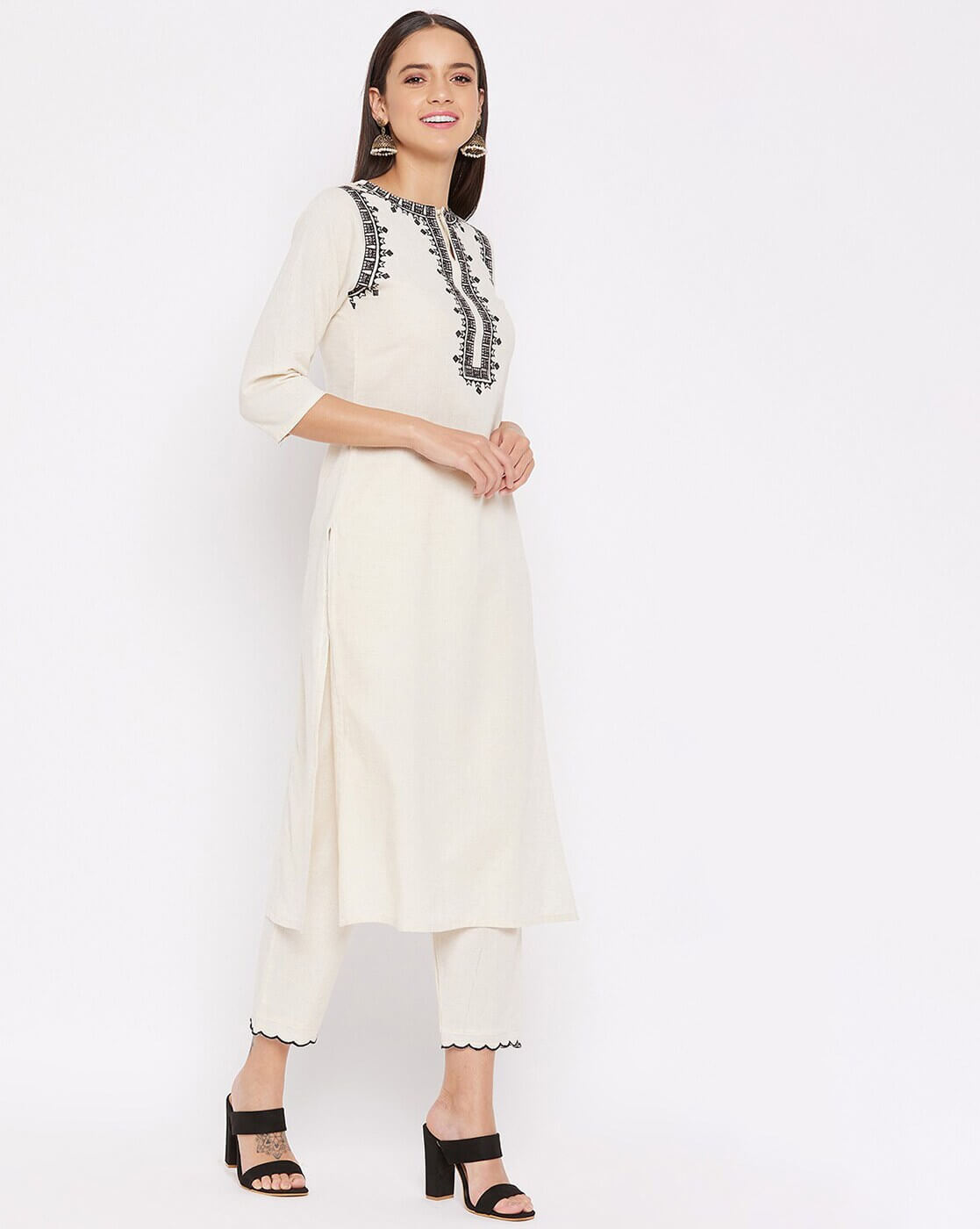 Off-White & Black Geometric Thread Embroidered Kurta Set with Scalloped Pants
