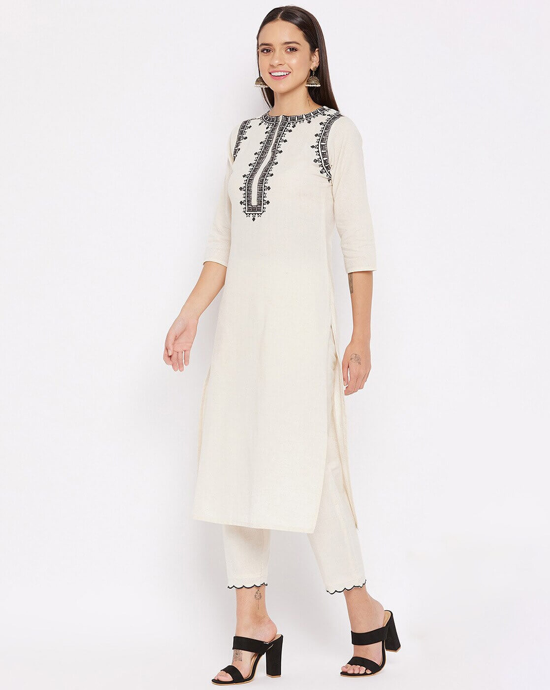 Off-White & Black Geometric Thread Embroidered Kurta Set with Scalloped Pants